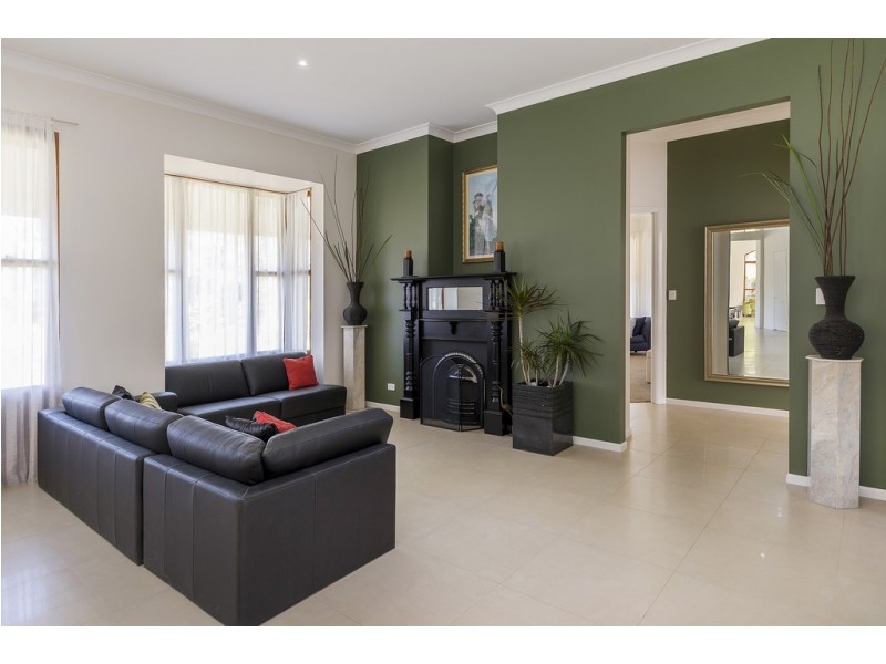 2 Ginger Rogers Road, Maudsland QLD 4210