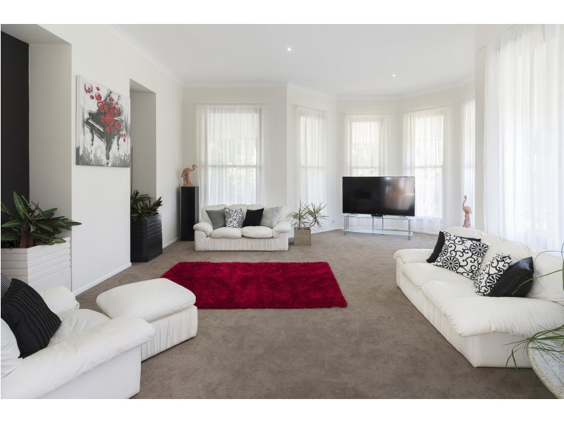2 Ginger Rogers Road, Maudsland QLD 4210