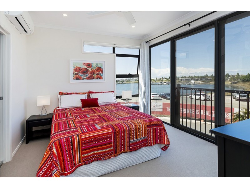 2 Regent Lane, Hope Island QLD 4212