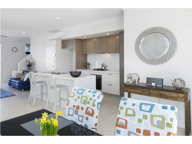 2 Regent Lane, Hope Island QLD 4212