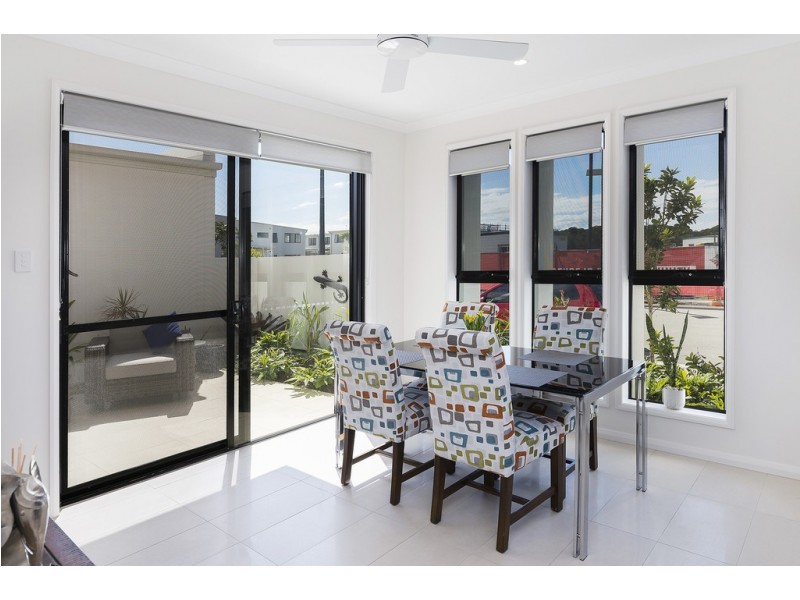 2 Regent Lane, Hope Island QLD 4212