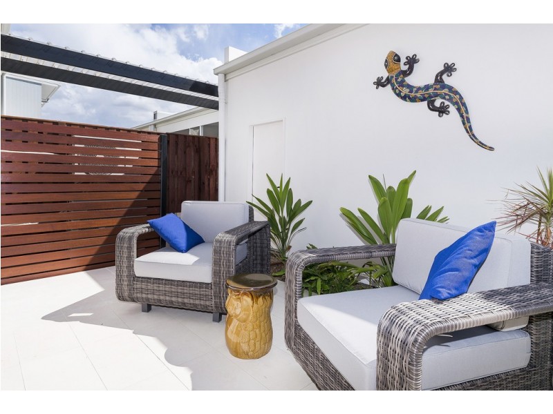 2 Regent Lane, Hope Island QLD 4212