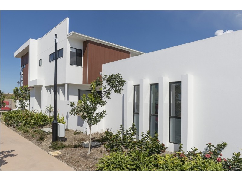 2 Regent Lane, Hope Island QLD 4212