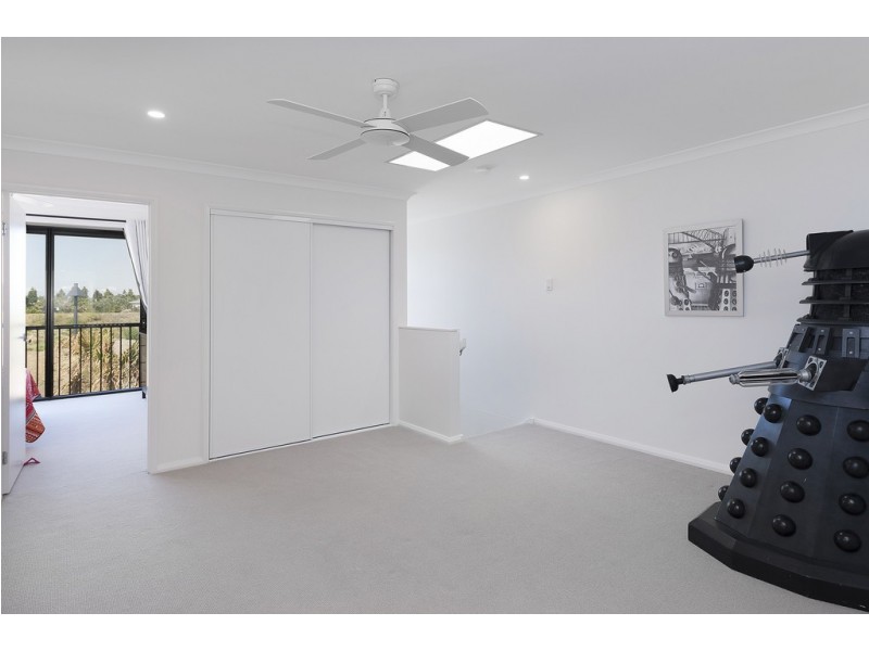 2 Regent Lane, Hope Island QLD 4212
