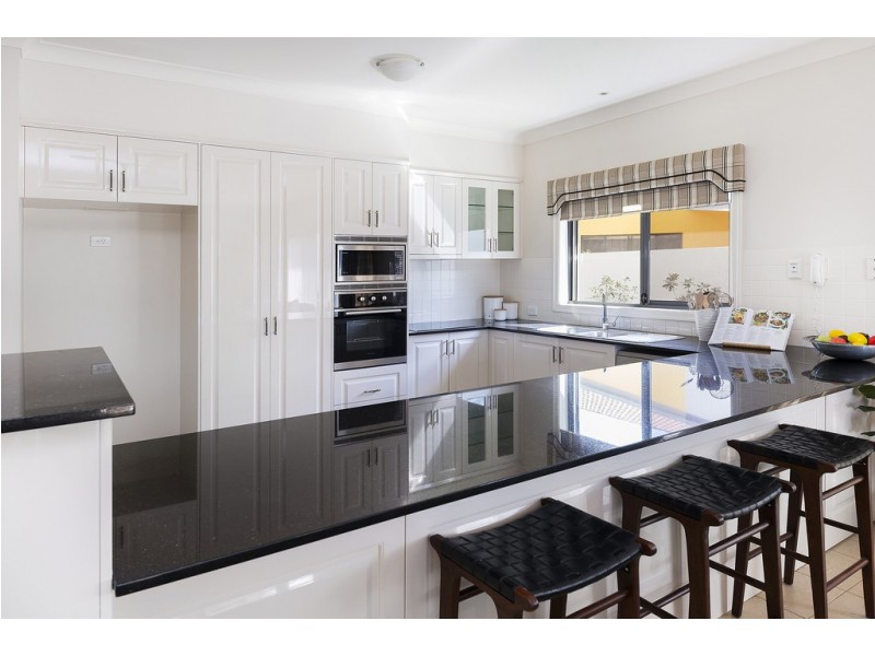 2006 Gracemere Gardens Circuit, Hope Island QLD 4212