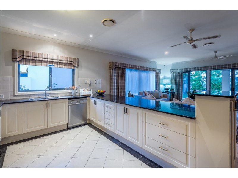 2006 Gracemere Gardens Circuit, Hope Island QLD 4212