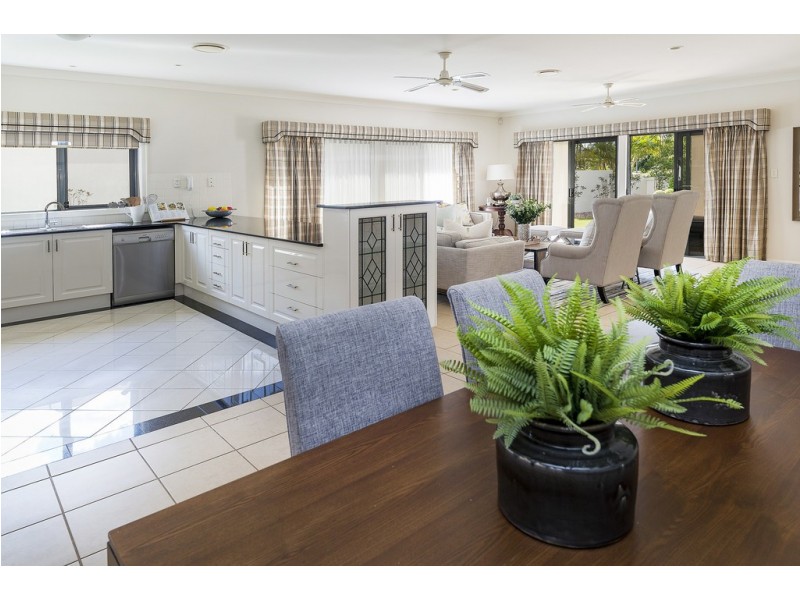 2006 Gracemere Gardens Circuit, Hope Island QLD 4212