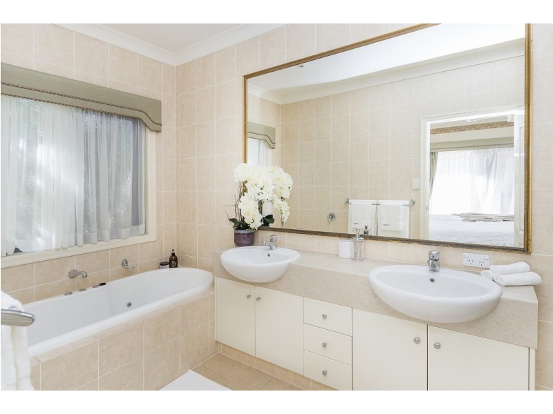 2006 Gracemere Gardens Circuit, Hope Island QLD 4212