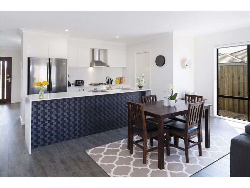 76 North View Street, Hope Island QLD 4212