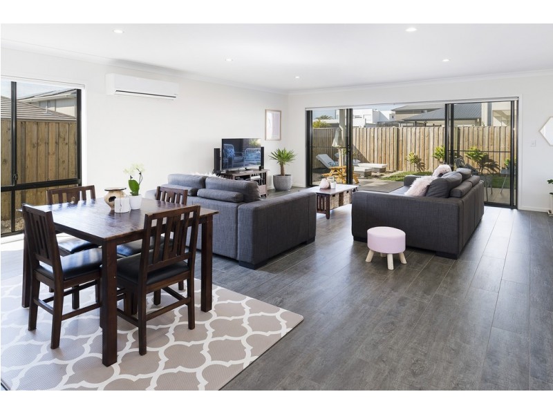 76 North View Street, Hope Island QLD 4212