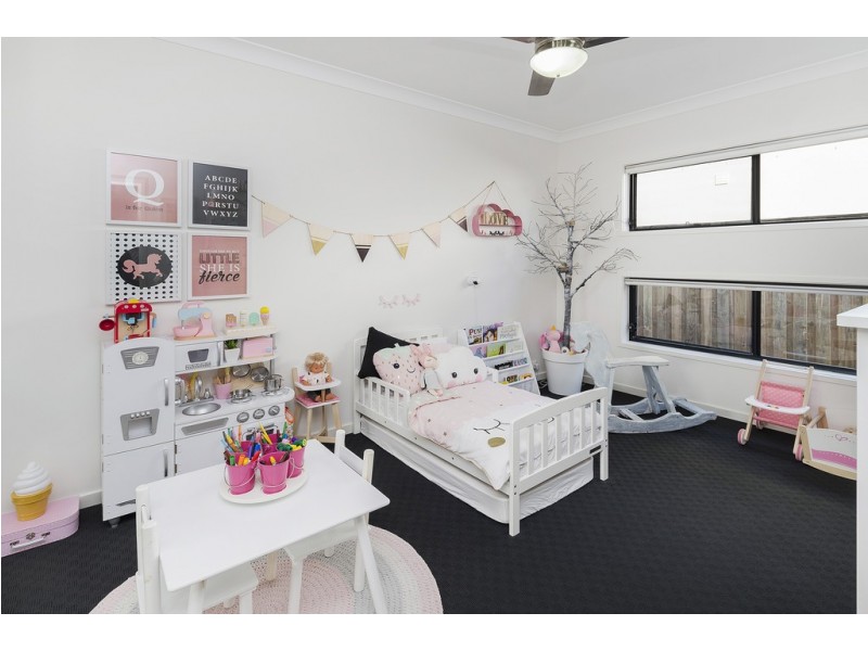 76 North View Street, Hope Island QLD 4212