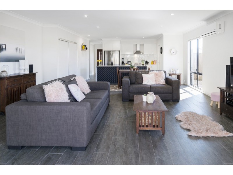 76 North View Street, Hope Island QLD 4212