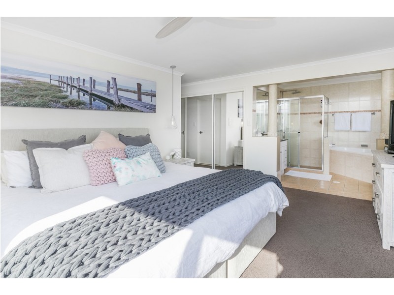 4 Sabrina Avenue, Helensvale QLD 4212