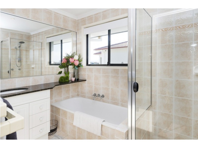 4 Sabrina Avenue, Helensvale QLD 4212