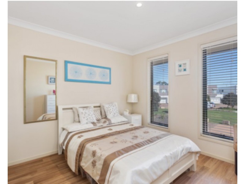 2 Halyard Crescent, Hope Island QLD 4212