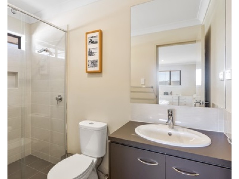 2 Halyard Crescent, Hope Island QLD 4212