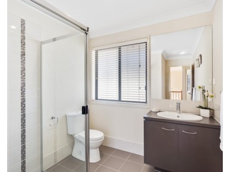 2 Halyard Crescent, Hope Island QLD 4212