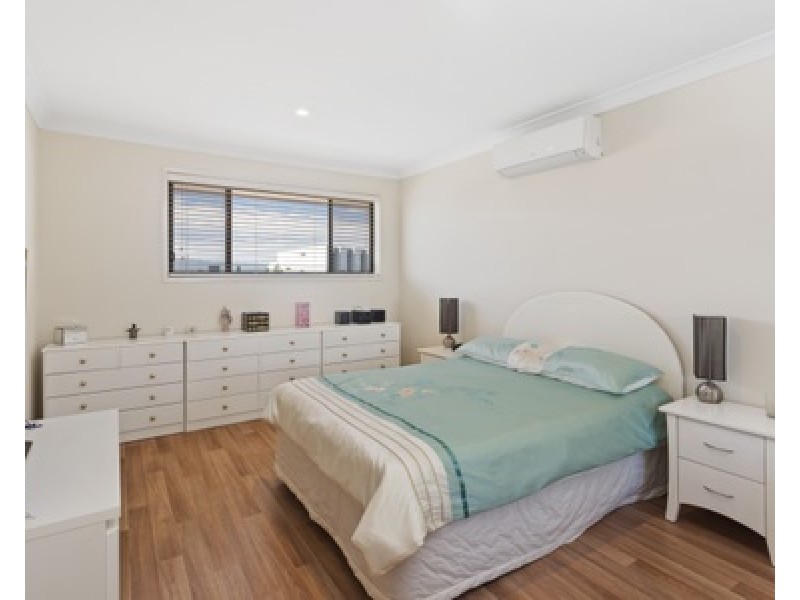 2 Halyard Crescent, Hope Island QLD 4212