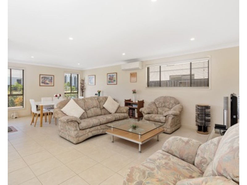 2 Halyard Crescent, Hope Island QLD 4212