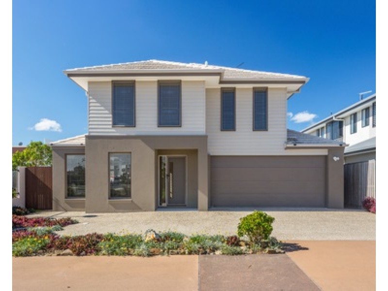 2 Halyard Crescent, Hope Island QLD 4212
