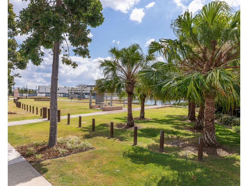 2 Halyard Crescent, Hope Island QLD 4212