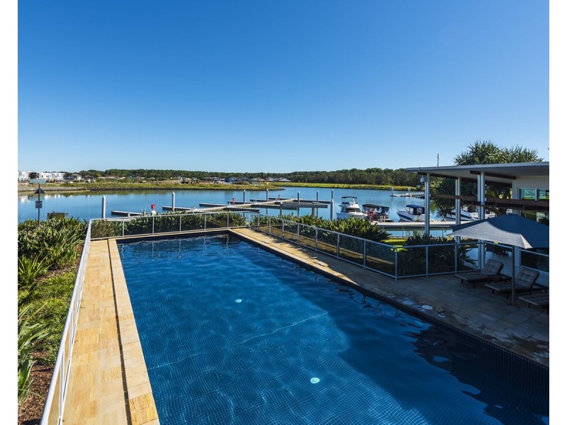 2 Halyard Crescent, Hope Island QLD 4212