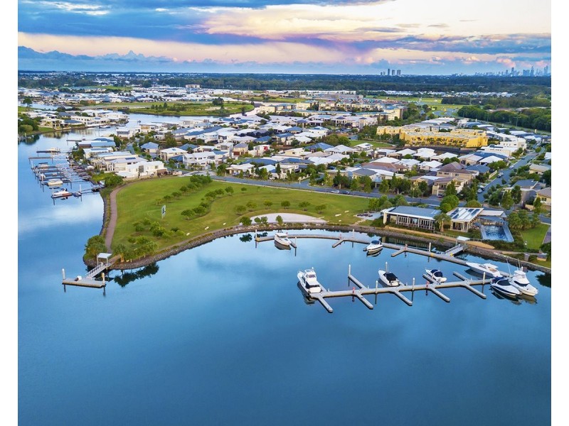 2 Halyard Crescent, Hope Island QLD 4212