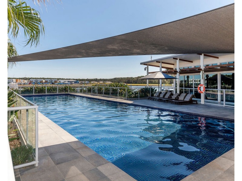 2 Halyard Crescent, Hope Island QLD 4212