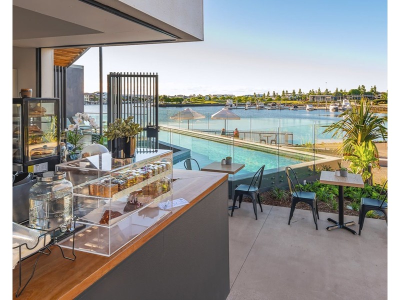2 Halyard Crescent, Hope Island QLD 4212