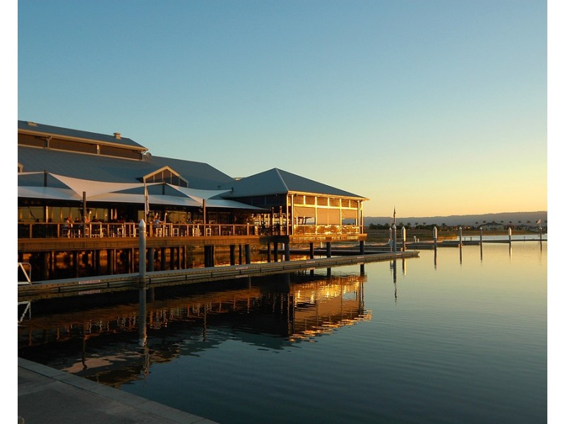 2 Halyard Crescent, Hope Island QLD 4212