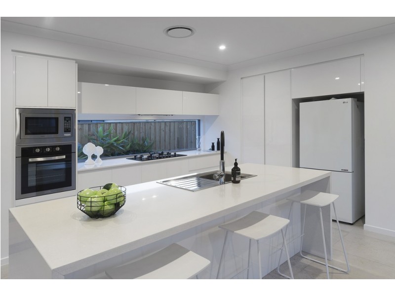35 North Quay Circuit, Hope Island QLD 4212