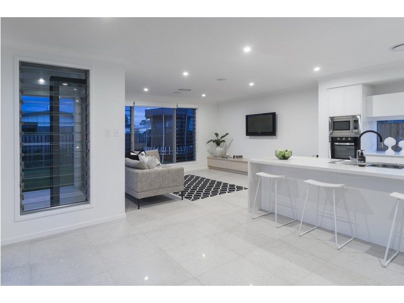 35 North Quay Circuit, Hope Island QLD 4212