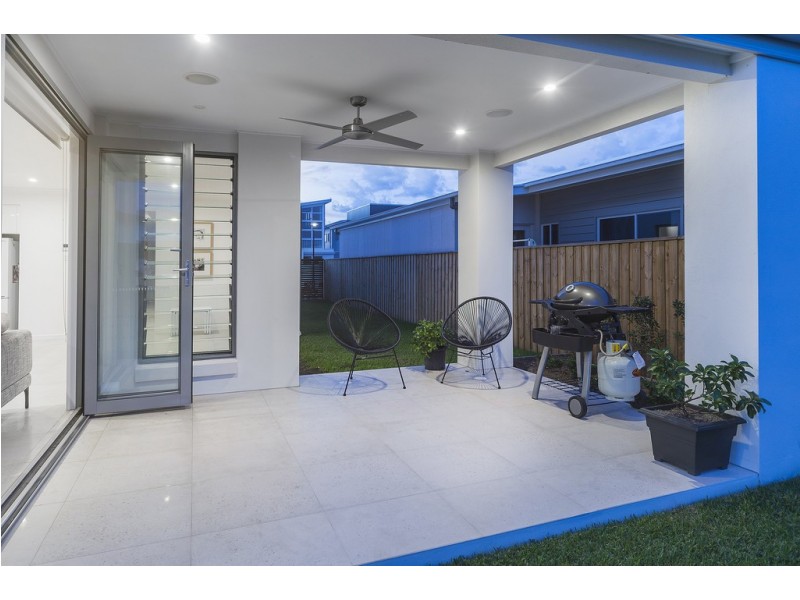35 North Quay Circuit, Hope Island QLD 4212