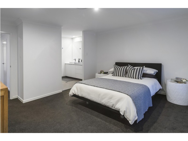 35 North Quay Circuit, Hope Island QLD 4212