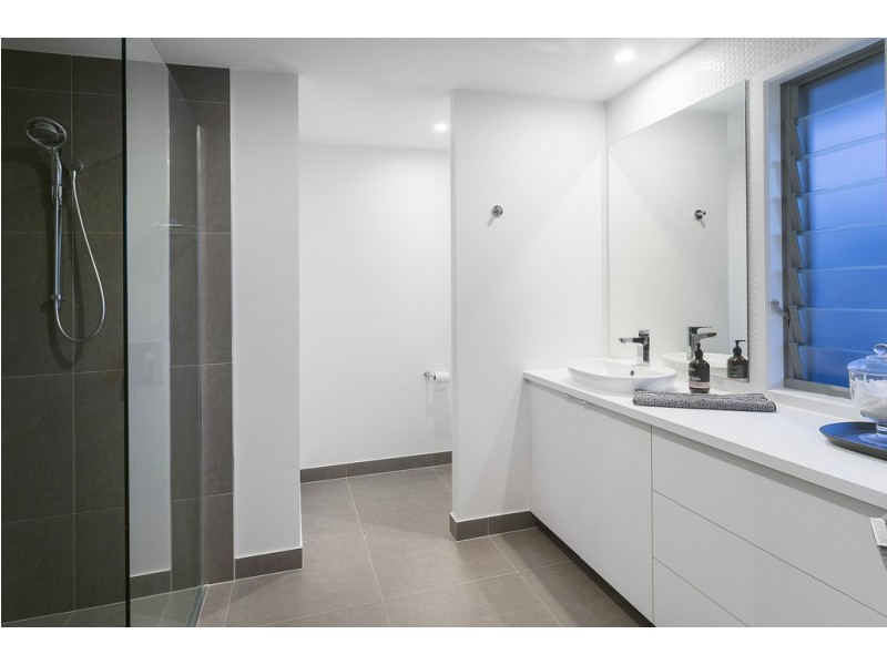 35 North Quay Circuit, Hope Island QLD 4212