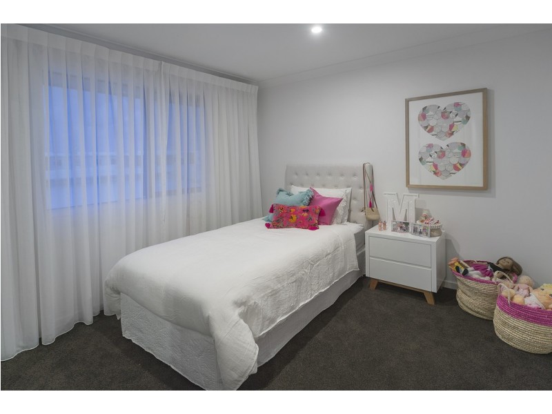 35 North Quay Circuit, Hope Island QLD 4212