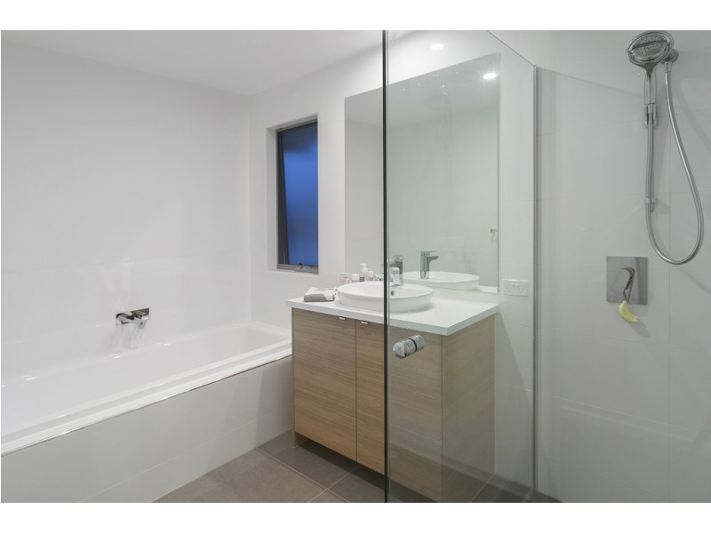 35 North Quay Circuit, Hope Island QLD 4212