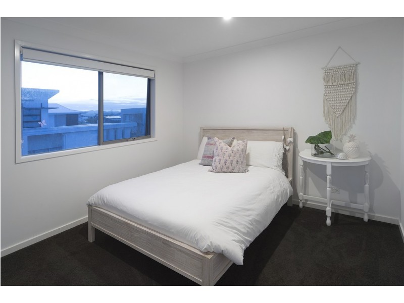 35 North Quay Circuit, Hope Island QLD 4212