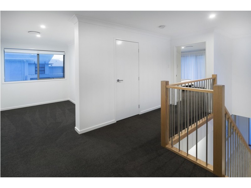 35 North Quay Circuit, Hope Island QLD 4212