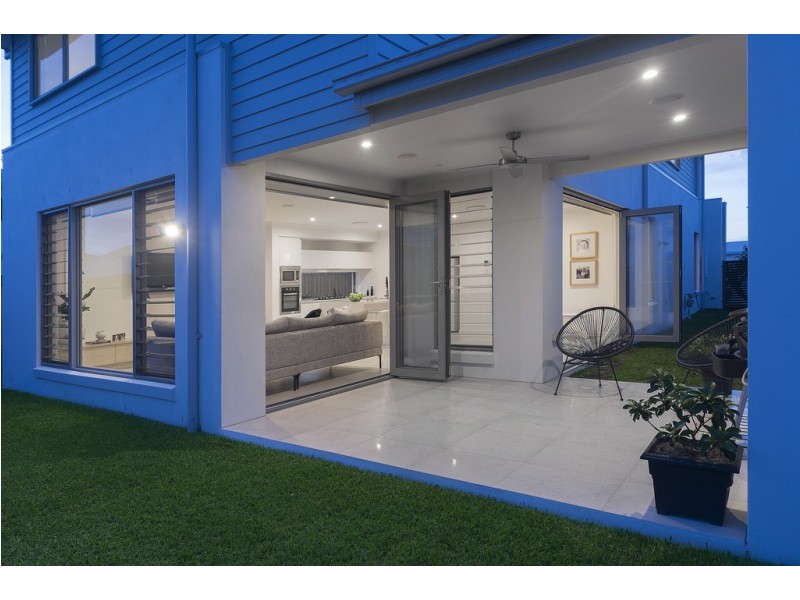 35 North Quay Circuit, Hope Island QLD 4212