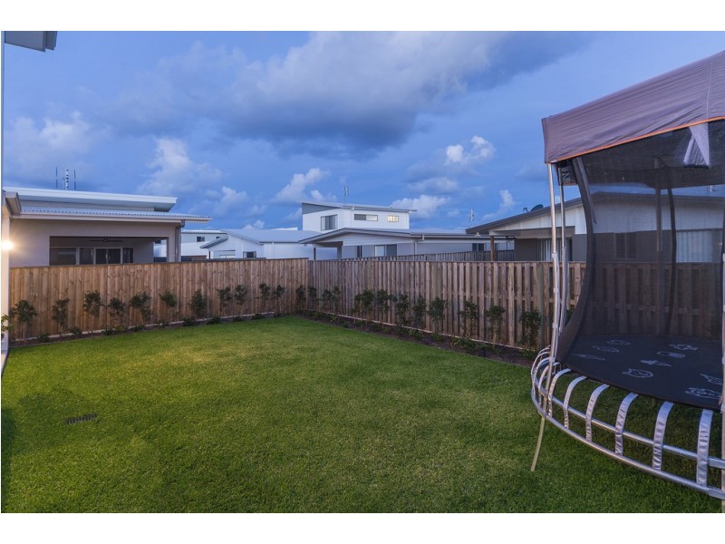 35 North Quay Circuit, Hope Island QLD 4212