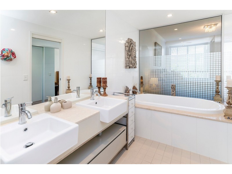 1707/1 Rialto Quay Dr, Hope Island QLD 4212