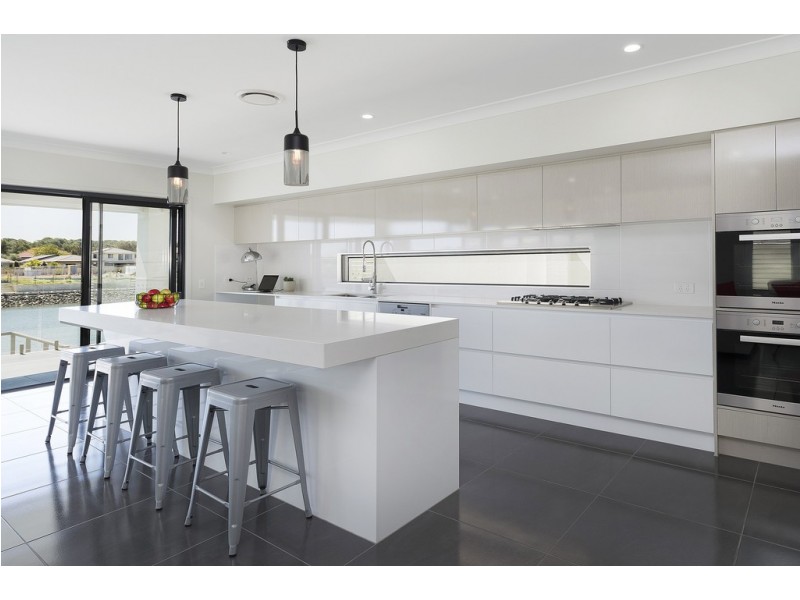 76 North Quay Circuit, Hope Island QLD 4212