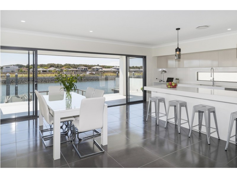 76 North Quay Circuit, Hope Island QLD 4212