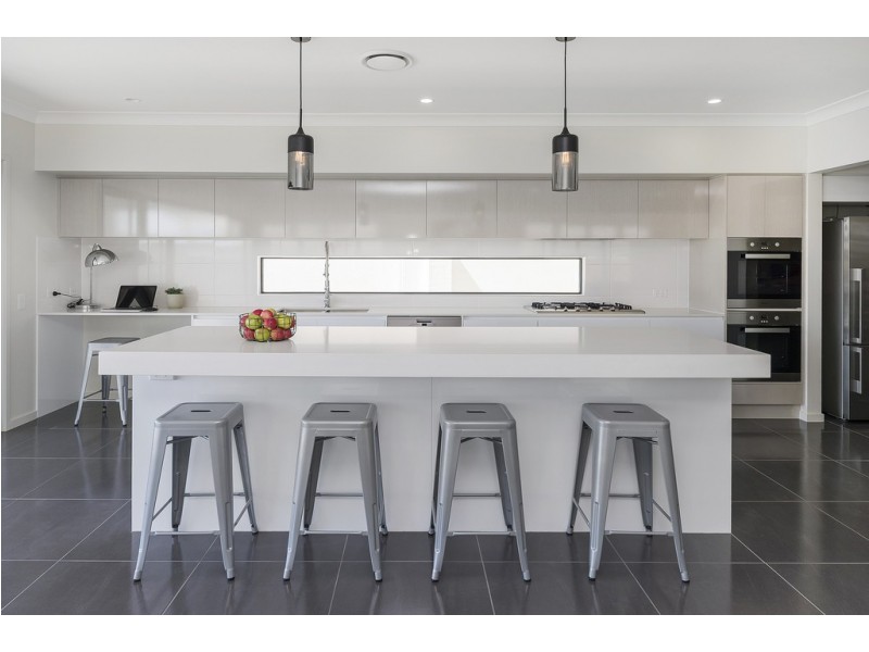 76 North Quay Circuit, Hope Island QLD 4212