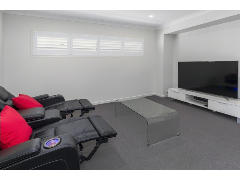 76 North Quay Circuit, Hope Island QLD 4212