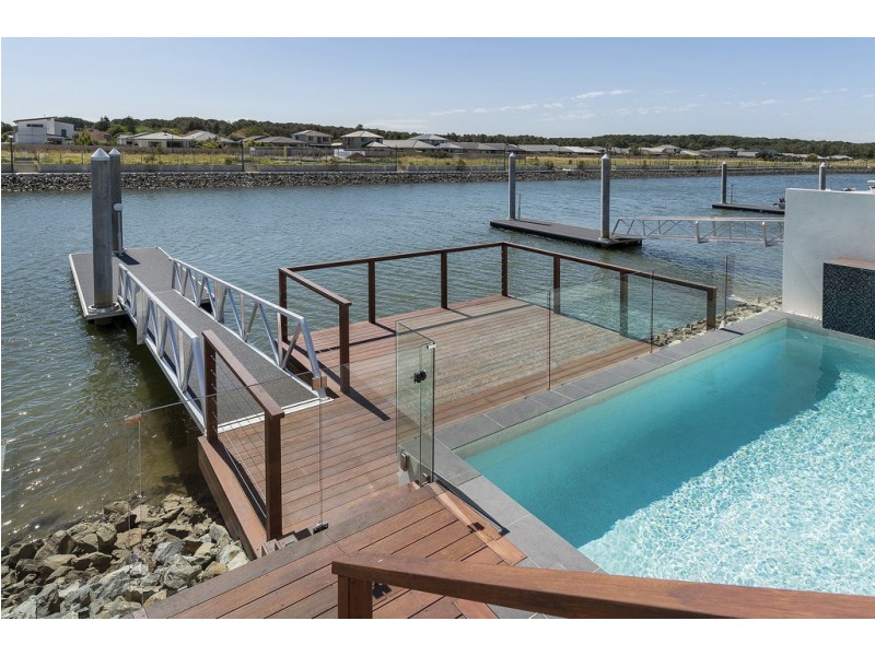 76 North Quay Circuit, Hope Island QLD 4212