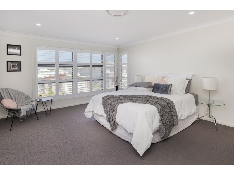 76 North Quay Circuit, Hope Island QLD 4212