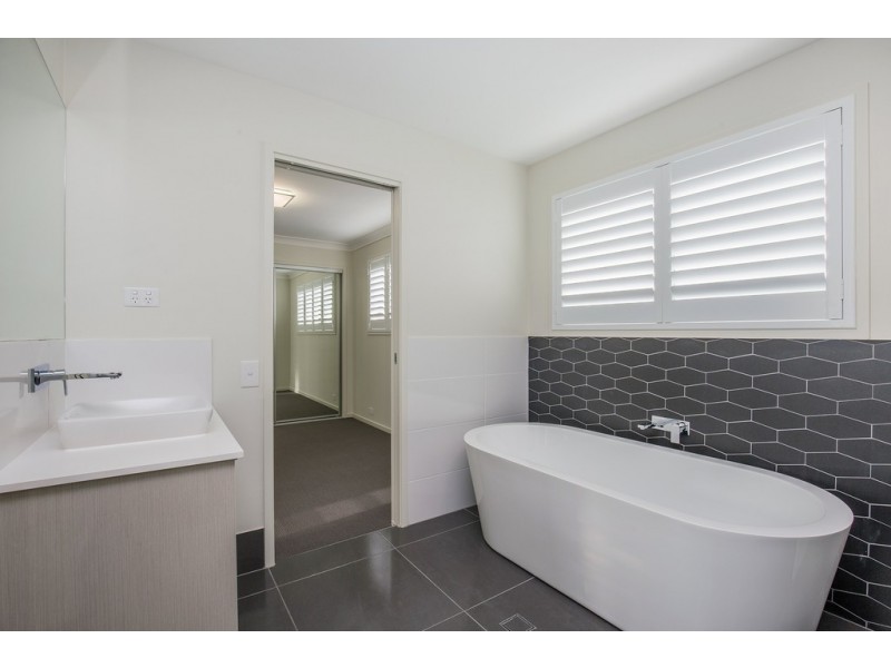 76 North Quay Circuit, Hope Island QLD 4212