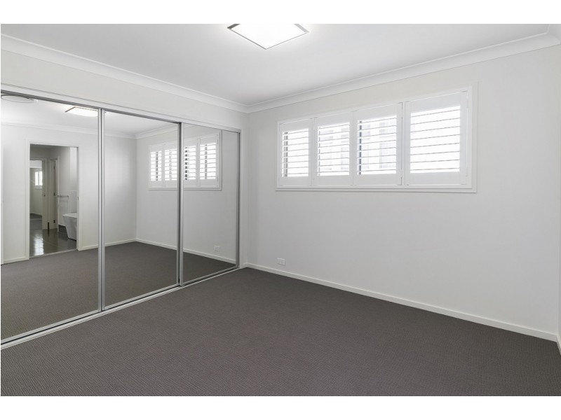 76 North Quay Circuit, Hope Island QLD 4212